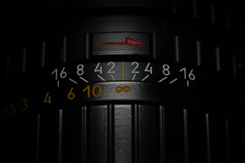evgeniy-bezkorovayniy-fX2LpVxiliw-unsplash triunghi expunere fotografie iso apertura viteza obturator